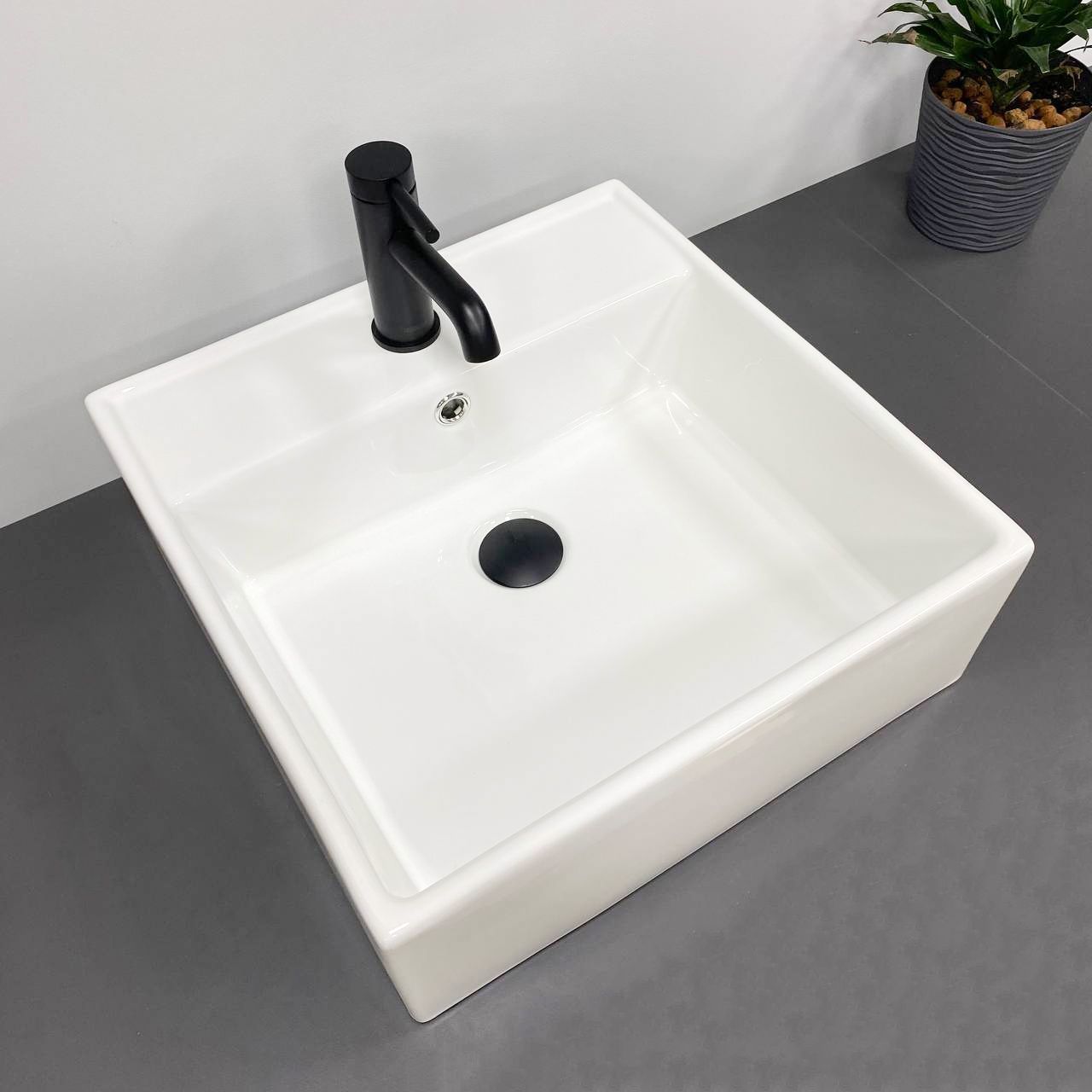 Умивальник (раковина) VBI TERAMO WHITE накладний